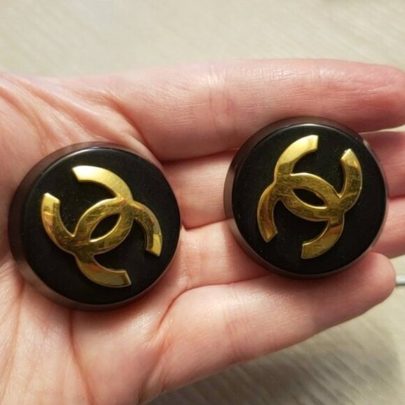 Chanel Vintage LARGE Interlocking CC Black and Gold Clip-On Earrings - Picture 16 of 16